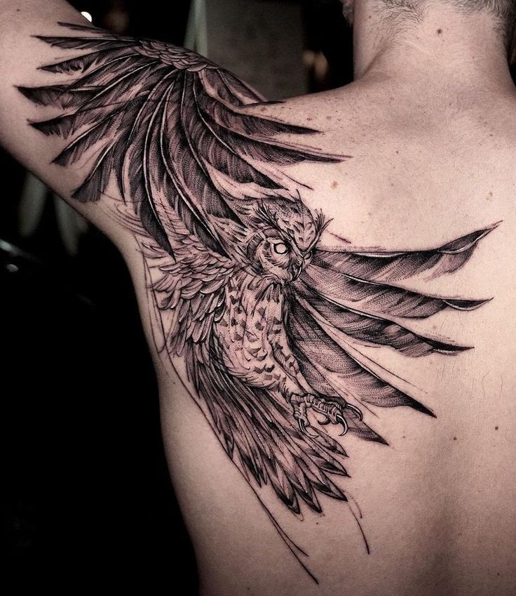 the back of a man's shoulder with an eagle tattoo on it