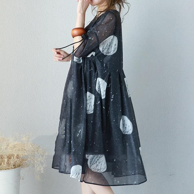 fashion black prints long chiffon dress Loose fitting high waist chiffon gown top quality drawstring sleeve kaftans
 
Materials used: chiffon

Measurement:One size fits all for this item. Please make sure your size doesn't exceed this size: 3XL/BUST-116cm   
   
length 99cm / 38.61"
bust 116cm / 45.24"
Sleeve length 37cm / 14.43"
Cuff 38cm / 14.82"

This dress is made of cotton or linen fabric, soft and breathy. 

Flattering cut. Makes you look slimmer and matches easlily.

We ship worldwide.

T Long Chiffon Dress, Drawstring Sleeve, Black Prints, Linen Dress Summer, Silk Dress Long, Chiffon Dress Long, Printed Cotton Dress, Chiffon Gown, Style Noir