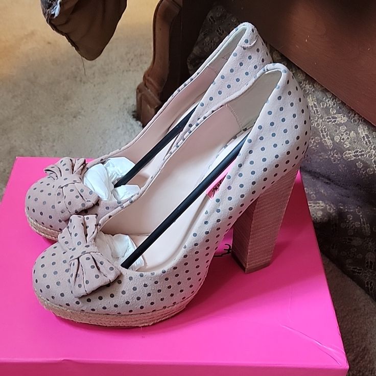 These Betsey Johnson Platform Heels Are Some Of The Cutest Heels I've Ever Owned! They Are Brand New, But I Do Not Have The Original Tags... Although I Do Have Them In The Original Box. I Never Got The Chance To Wear Them. They Are A Blush Pink With Gray Polka Dots And Have A 5 Inch Heel... They Are Adorned With Little Bows On Top Of The Shoe. They Have A Very Comfortable Sole Inside Lolíta Shoes, Y2k Shoes 2000s, Rococo Heels, 50s Heels, Cute Pink Heels, 8 Inch Heels, Pencil Shoes, 2000s Shoes, Y2k Heels