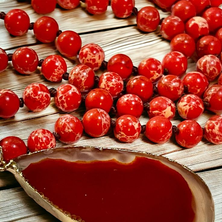 New Rusty Red Beaded Necklace With Agate Frosted Pendant 34” Beads And 2.5” Pendent Agate Is Considered A Grounding Stone That Has Many Different Healing Effects. When Used During Meditation It May Enhance Spiritual Awareness And Stimulate Psychic Abilities. Along With That Awareness Comes Self-Truth And A Building Of Self-Esteem And Confidence. Red Agate Jewelry With 108 Beads, Red Beaded Agate Jewelry, Red Agate Beaded Jewelry, Red Polished Beads Necklace For Meditation, Red Agate Beaded Necklaces With Round Beads, Red Agate Beaded Necklace With Gemstone Beads, Red Necklaces With Natural Stone Round Beads, Red Necklaces With Natural Stones And Round Beads, Adjustable Red Carnelian Necklace