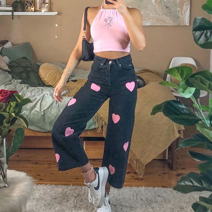 Painted Clothes Diy, Aesthetic Clothing Stores, Streetwear Mode, Print Jeans, Black Wide Leg Pants, Painted Jeans, Painted Clothes, Printed Jeans, 90s Grunge