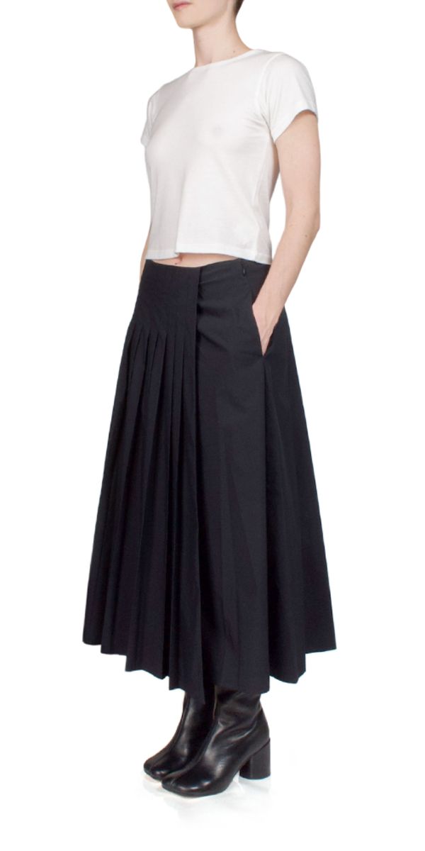 Discover the effortless elegance of the 6397 pleated wrap skirt. made with a japanese typewriter cotton poly blend this midi length skirt features a pleated design and a relaxed a-line silhouette. with a side zipper closure and front pockets it's the perfect combination of practicality and style.    details:    - color: black  - 70% cotton 30% polyester  - side zip closure  - front pockets  - relaxed a-line silhouette  - vendor code: ns099  - fits true to size  - model is 5ft 5in and is wearing a size s Black Midi Wrap Skirt, Japanese Skirt, Wrap Skirt Black, Midi Wrap Skirt, Midi Length Skirts, Cute Jeans, Hair Fragrance, Effortless Elegance, Pleated Midi Skirt