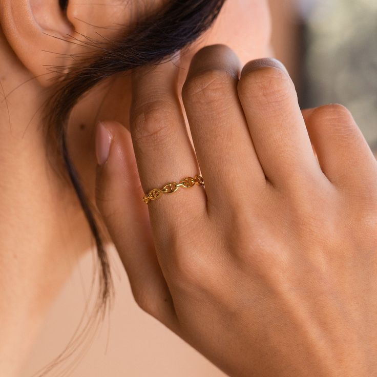 Our Reese Link Ring is an ode to feminine power and unity, a reminder that we are stronger together ✨ Sleek golden ovals link together to create a sophisticated and infinity-like band. When worn alone, it presents a polished and minimalist look -- Stacked with your favorite rings, this chain ring will stand out as a notable statement piece.• Material: High Quality Solid 925 Sterling Silver• Finish: 18K Gold• Featuring 3mm Link Chain Ring Band SKU: RR-RR075 We Are Stronger Together, Stronger Together, Link Ring, Gold Link Chain, Feminine Power, Linking Rings, Birthday Gifts For Best Friend, 18k Gold Ring, Favorite Rings