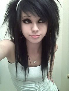 Punk Hairstyle for Young Girls Emos Haj, Styl Emo, Emo Haircuts, Goldie Locks, 2018 Hair, Estilo Emo, Emo Scene Hair, Scene Girl, Gothic Hairstyles