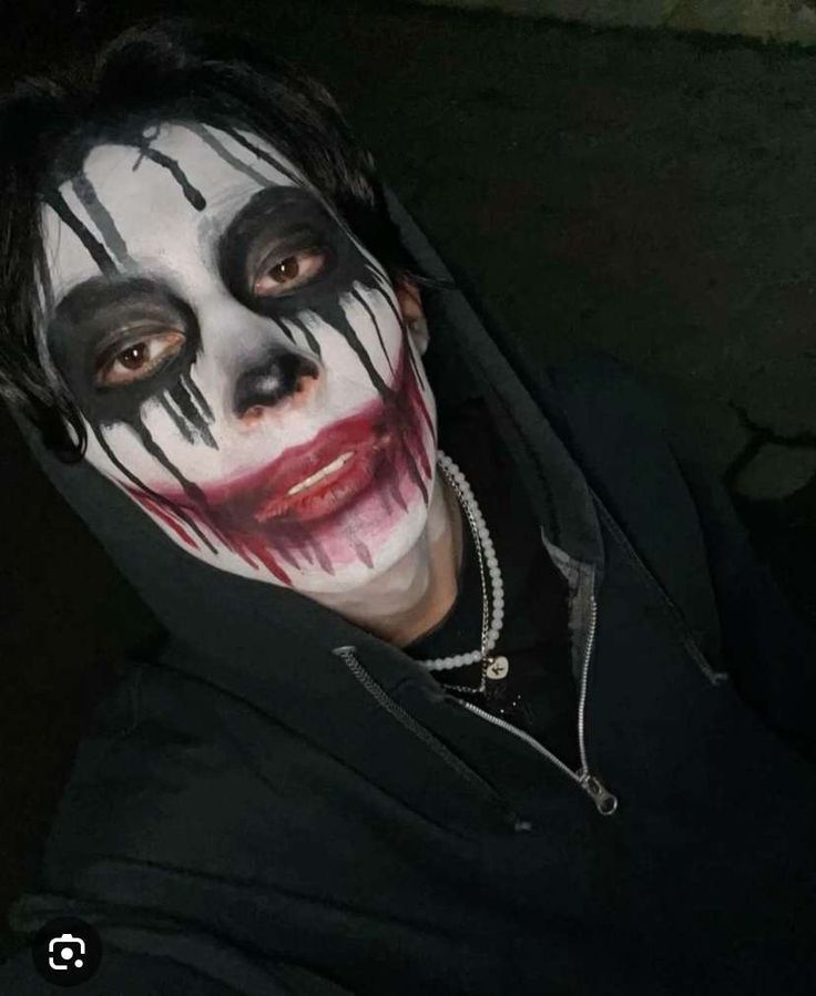 Basic Skull Makeup, Clown Makeup Scary Men, Play Boy Carti Makeup Halloween, Carti Halloween Make-up, Playboi Carti Makeup Halloween, Playboi Carti Halloween Costume, Carti Clown Makeup, Playboi Carti Clown Makeup, Carti Makeup Halloween