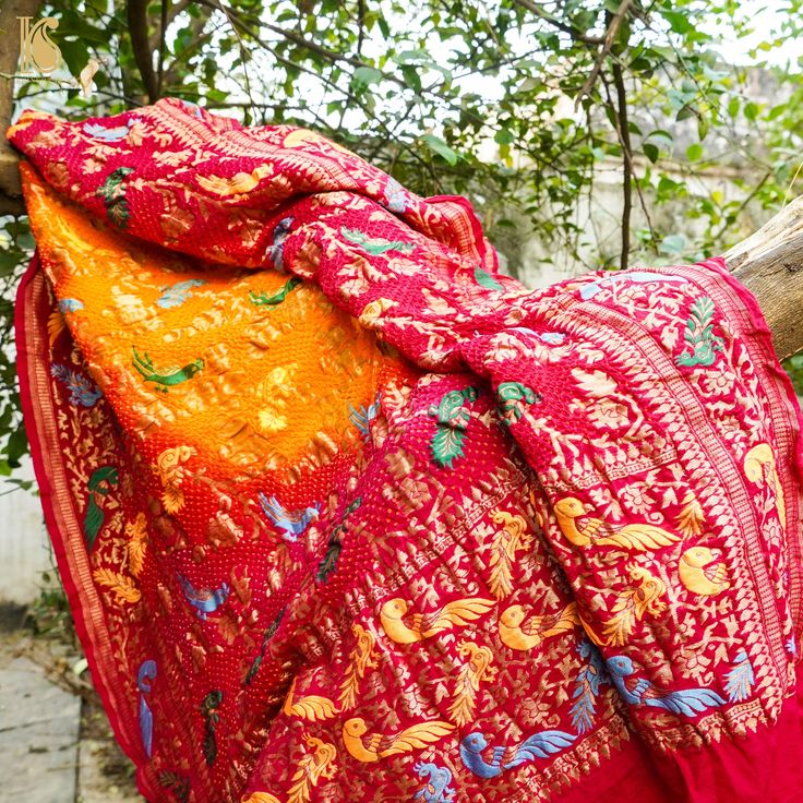 Red Pure Georgette Handloom Banarasi Bird Bandhani Dupatta - Khinkhwab Luxury Bandhani Print Dupatta For Rituals, Luxury Bandhani Print Dupatta For Party, Luxury Party Dupatta With Bandhani Print, Luxury Festive Bandhani Print Dupatta, Birds Motifs, Handloom Dupatta, Red Weave, Bandhani Dupatta, Georgette Dupatta