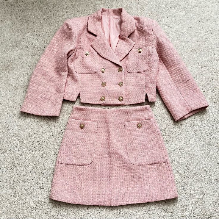 Brand New Tweed Set In Beautiful Barbie Pink ;) Oversized Crop Jacket W/ Shoulder Pads. Shoulder To Shoulder - 17inches Underarm - 19 Inches Length -18 Inches Skirt W/ 2 Front Pockets. Waist - 13 1/2 Inches Hip - 16 1/2 Inches Length - 15 1/2 Inches (All Measurements Are Taken Laying Flat And Approximate) Pink Tweed Blazer And Skirt Outfit, Hoco Suits Women, Pink Suit Skirt, Pink Tweed Set, Blazer And Skirt Outfits, Tweed Skirt Set, Pink Tweed Skirt, Tweed Jacket And Skirt, Aggie Ring