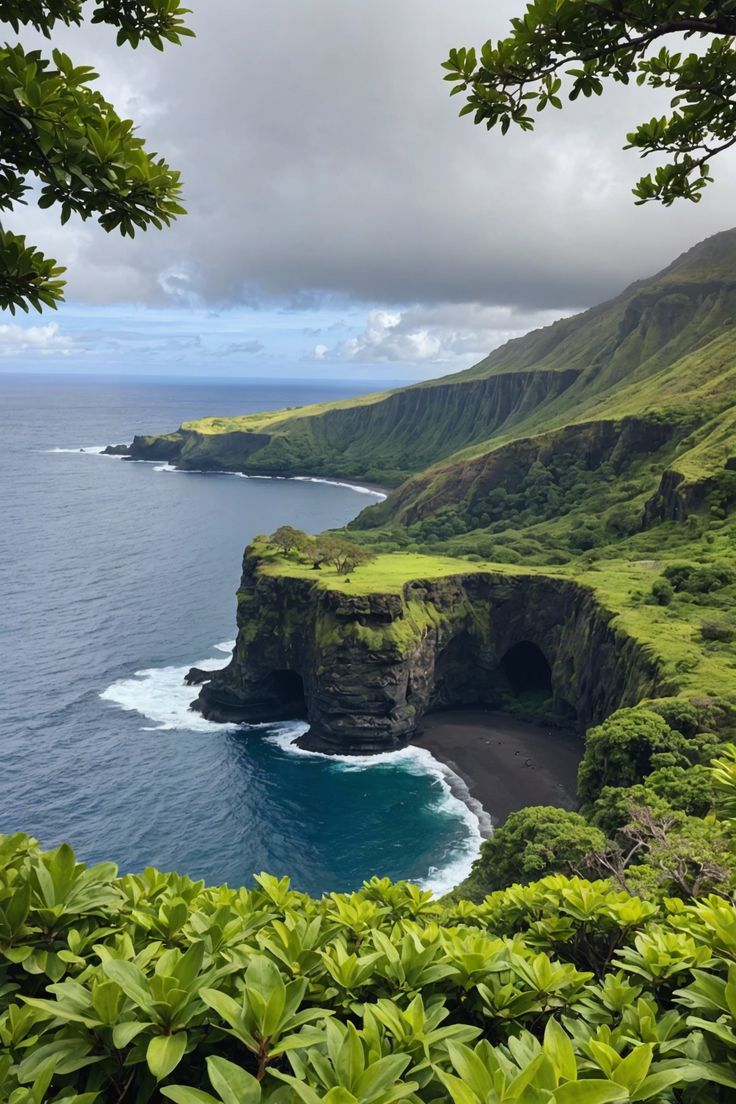 Explore the Mesmerizing Beauty of Big Island Nature Park 🌺 Island Village Aesthetic, Hikes In Hawaii, Volcanoes National Park Hawaii, Volcano Hawaii, Akaka Falls, Nature Parks, Island Scenery, Hawaii Landscape, Hawaii Things To Do