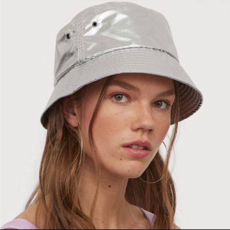 Excellent New Condition Trendy Silver Summer Hat, Silver Short Brim Hat For Summer, Silver Short Brim Summer Hat, Silver Curved Brim Hat For Summer, Summer Silver Hat With Curved Brim, Silver Summer Hat With Short Brim, Trendy Silver Adjustable Hat, Trendy Adjustable Silver Hat, Trendy Silver Party Hat