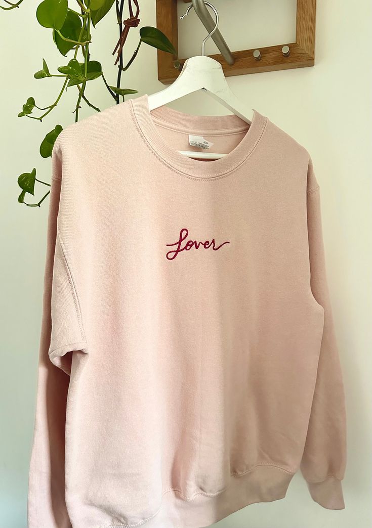 Embroidered Apparel, Lover Clothes, Lover Era, Lover Sweatshirt, Shirt Business, Taylor Swift Outfits, Winter Sweatshirt, Embroidered Clothes, Gift For Music Lover