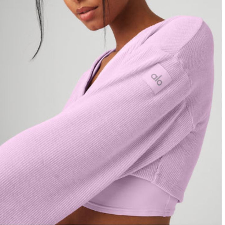 Alo Yoga Chenille Chalet Cardigan - Sugarplum Pink New With Tags Size Xs Price Is Firm Alo Yoga Outfit, Yoga Bodysuit, Crop Crewneck, Yoga Sweatshirt, Yoga Long Sleeve, Long Sleeve Workout Top, Blue Black Color, Long Sleeve Workout, Yoga Tank Tops