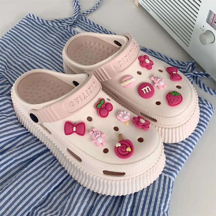 LBSFY - Thick EVA Hole Shoes Women's Summer Solid Cute Candy DIY Accessories Sandals Outside Wear Beach Women Slippers Summer Sandals size: 36-37-------The sole length is 23.5cm, suitable for foot length 21.5-22.5cm 38-39-------The sole length is 24.5cm, suitable for foot length 22.5-23.5cm 40-41-------The sole length is 25.5cm, suitable for foot length 23.5-24.5cm **Please choose the appropriate size according to your foot length, manual measurement, please allow 0-0.5cm error **If your feet ar Crocs Fashion, Diy Sandals, Casual Pumps, Slippers Summer, Outdoor Sandals, Women Slippers, Cute Candy, Girls Sweet, Strap Pumps