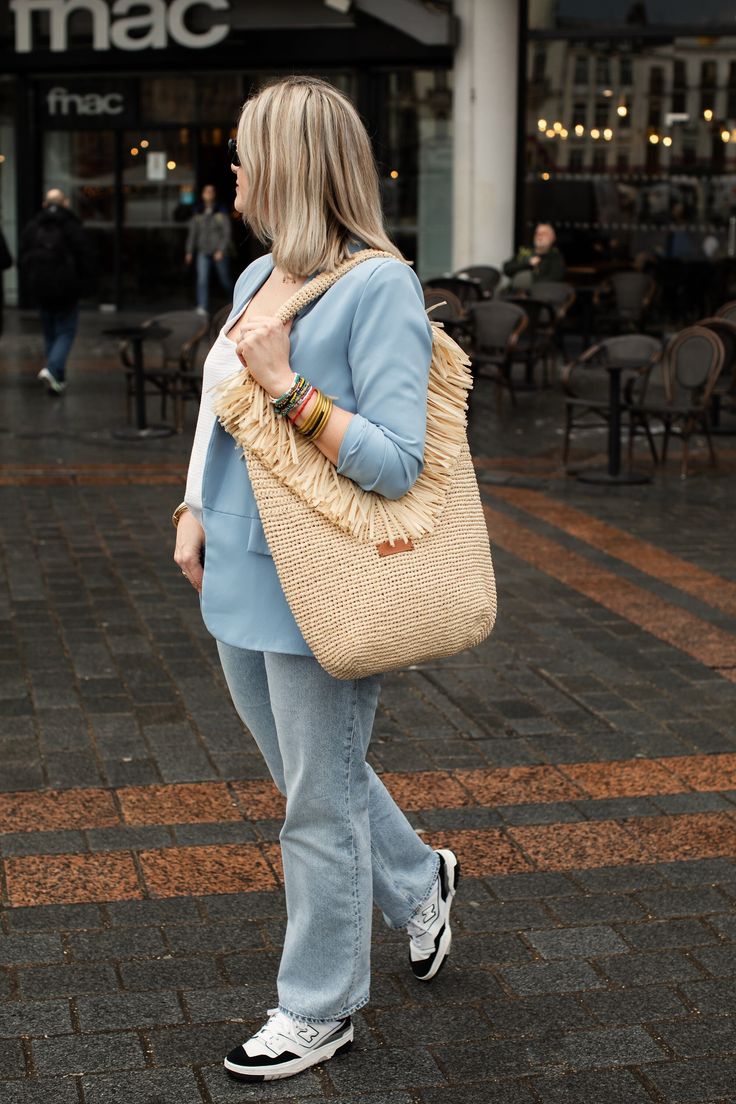 Our raffia beach bag will undoubtedly be with you during spring summer days, in the city and at the beach! Its minimalist, bohemian, big but lightweight ! It is also a great gift idea for the bag lover, handmade product lovers! Technical information : ✔ Our slouchy bag is exclusively handcrafted by talented women! ✔ The main material 100% natural cellulose raffia yarn. Its completely Eco-friendly.  With the touch of natural raffia paper yarn in addition to bringing you the purity of nature. ✔ Di Rafia Bag, Raffia Beach Bag, Beige Beach, Minimalist Bohemian, Raffia Tote Bag, Paper Yarn, Slouchy Bag, Straw Tote Bag, Boho Bags