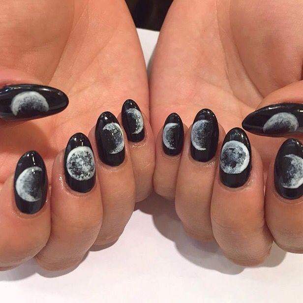 Lunar Eclipse Nails, Moon Phases Nail Art, Moon Cycle Nails, Phases Of The Moon Nails, Solar Eclipse Nails Design, Moon Phase Nail Art, Full Moon Nails, Moon Phases Nails, Silver Moon Nails