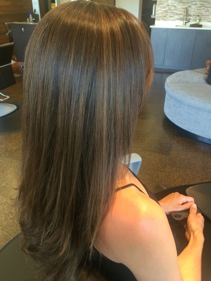 Partial Carmel highlights Carmel Brown Hair, Brown Hair Looks, Hair Inspiration Long, Brown Hair Inspo, Beach Bohemian, Brunette Hair With Highlights, Hair Streaks, Hairstyles For Layered Hair, Hair Stylies