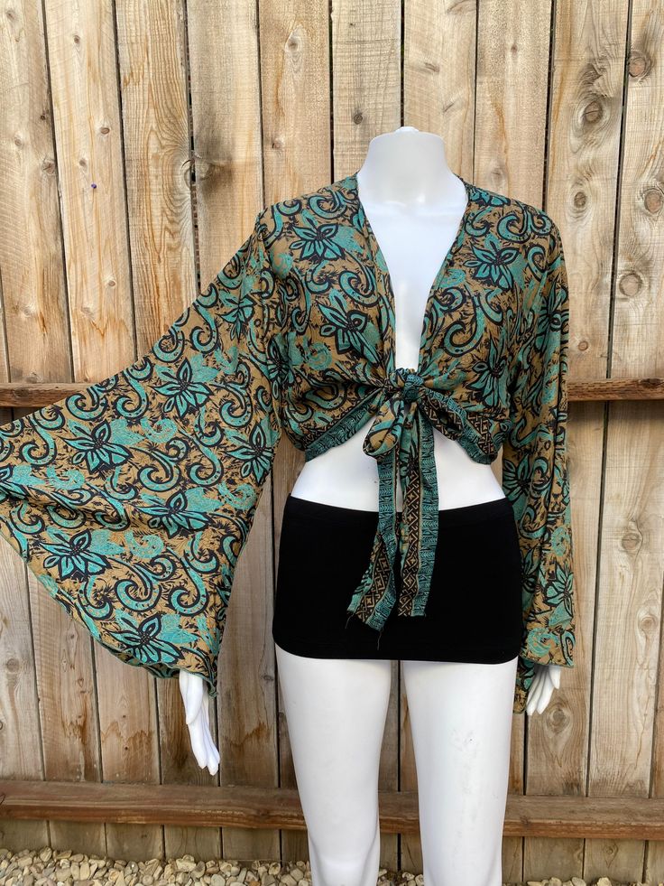 Festival Floral Print V-neck Top, Green V-neck Tops For Festival, Green V-neck Hippie Top, Cropped Floral Print Party Tops, Green Boho Print Long Sleeve Top, Green Long Sleeve Top With Boho Print, Hippie Long Sleeve Crop Top For Spring, Green Long Sleeve Boho Print Top, Fitted Green Floral Print Crop Top