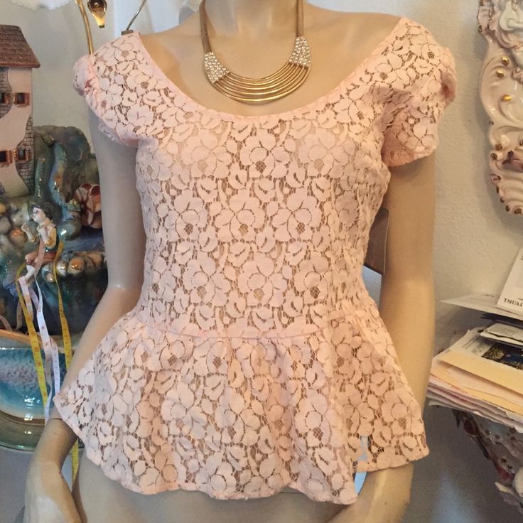 Pins And Needles Peach Delicate Floral Lace Top Tag Size Is Medium Pink Feminine Lace Top, Feminine Spring Lace Top For Party, Feminine Pink Lace Top, Feminine Lace Top For Spring Party, Pink Fitted Lace Top, Feminine Pink Peplum Blouse, Chic Fitted Pink Lace Top, Chic Pink Fitted Lace Top, Feminine Pink Lace Party Top