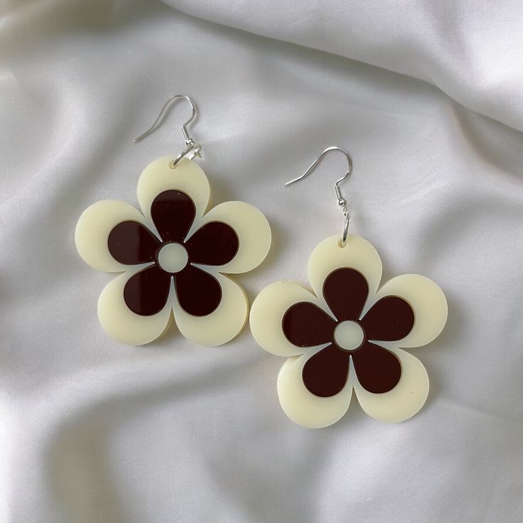 Handmade Groovy Daisy Acrylic Earrings inspired by Retro 60s, 70s, 80s, 90s Mod Styles, Trendy, Funky, and Perfect for any Retro Lover. Upgrade your wardrobe with these beautiful retro daisy flowers. Each flower is crafted from acrylic and layered. Sized at 2 inches wide & 2 inches tall, these earrings are eye-catching and are bound to start conversations. Perfect for spring & summer days and nights. If you prefer gold hooks and jump rings, please let me know. Retro White Earrings For Gift, Retro Handmade Earrings For Party, Handmade Retro Earrings For Party, Handmade Retro Party Earrings, Retro Brown Jewelry For Gift, 70s Accessories, 70s Earrings, Groovy Daisy, 60s Jewelry