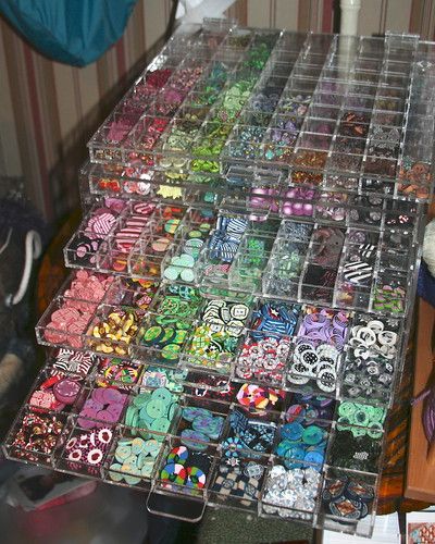 a table filled with lots of different types of buttons