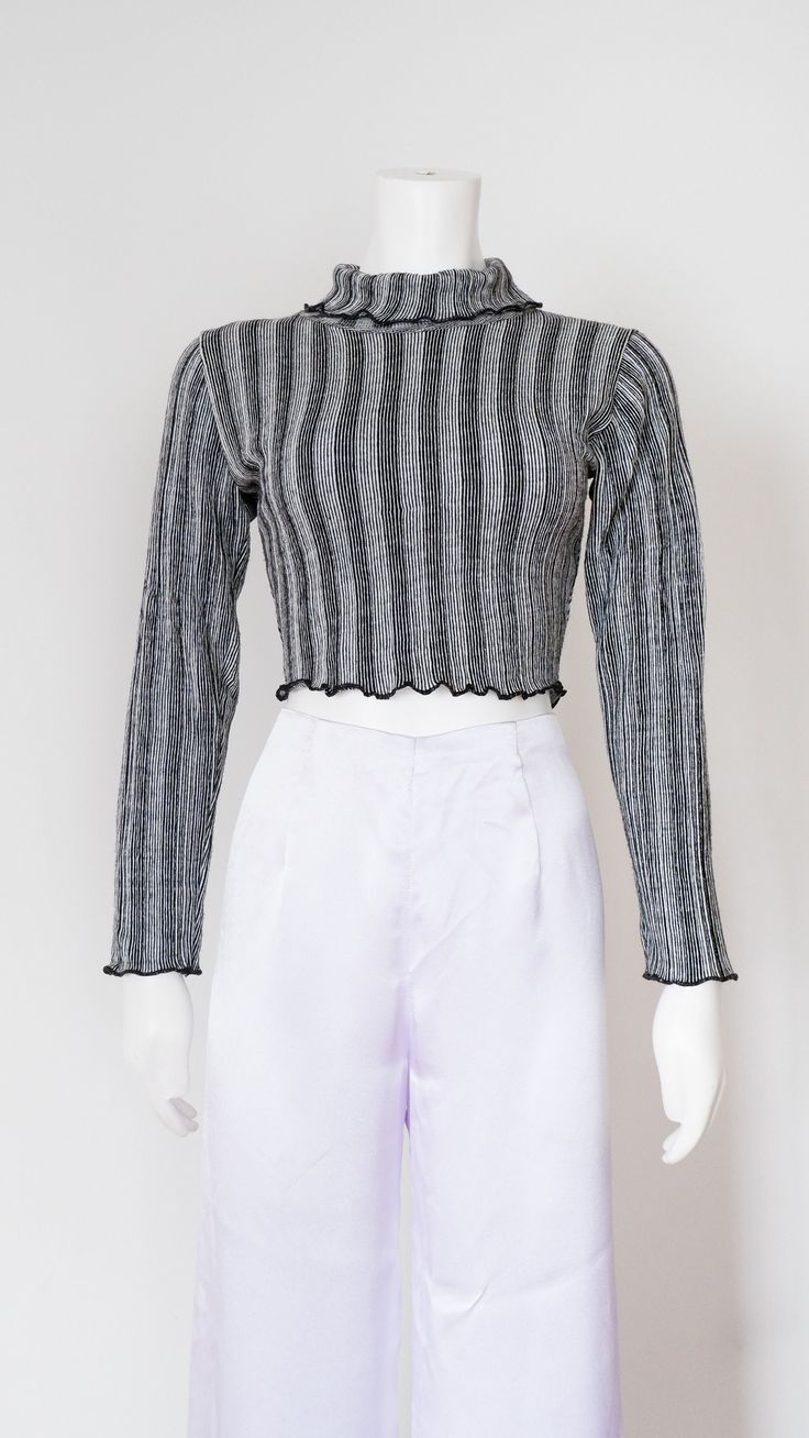 So fun! This awesome 1990s crop turtle neck is silver with black stripes, and has lots of stretch  Measurements: Fits - small Bust - 30" - 34" Waist - 22" - 26" Sleeve - 21.5" Condition - Excellent - no major visible flaws Label - Suspicious Lines *All measurements are taken in inches. Please compare and ensure fit of item before purchase. Please feel free to contact me with any questions. Looking for more shirts and blouses? Check out these listings: https://www.etsy.com/shop/flatlandfinery?section_id=21025192 flatlandfinery.etsy.com If you are interested in upgraded shipping or combined shipping on an item please contact me for a quote before check out. Please see my shipping policy for more information. **All items are shipped with the lowest cost shipping option through Canada post unl Winter Striped Cropped Tops, Fitted Silver Cropped Top, Silver Cropped Fitted Top, Silver Fitted Cropped Top, Fitted Striped Ribbed Crop Top, Striped Ribbed Stretch Crop Top, Striped Fitted Cropped Top, Fitted Striped Cropped Top, Striped Stretch Turtleneck Top