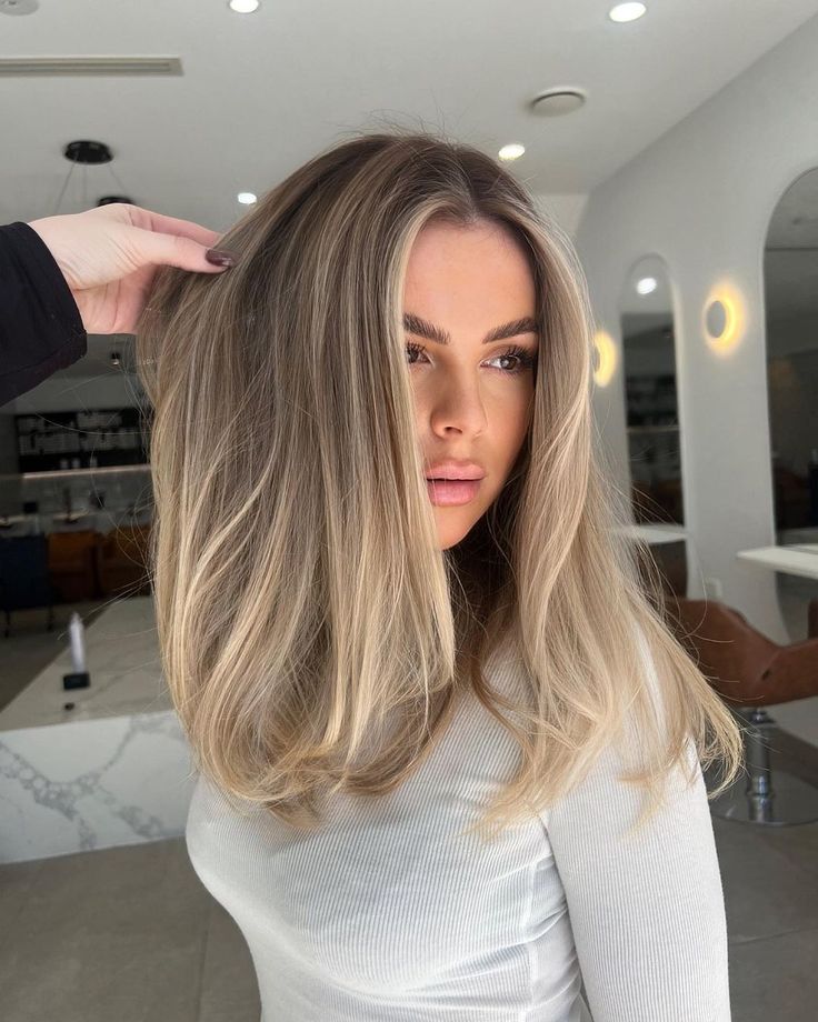 Shoulder Length Hair Balayage, Medium Length Blonde Hair, Beige Blonde Hair, Medium Length Blonde, Summer Blonde Hair, Kadeřnické Trendy, Hair Blond, Balayage Blonde, Spring Hair Color