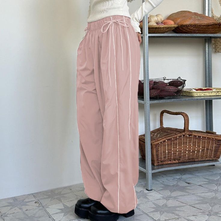 Product information: Material: Polyester Style: Casual/Street/Y2K/Punk/Hip Pop Features: Loose fit. elastic waist Colour: pinkSize Information: Pink Baggy Pants, Pink Top Black Pants, Pink Cargo Pants, Girl Sweatpants, Baggy Sweatpants, Pants Y2k, Streetwear Mode, Vintage Preppy, Retro Girls