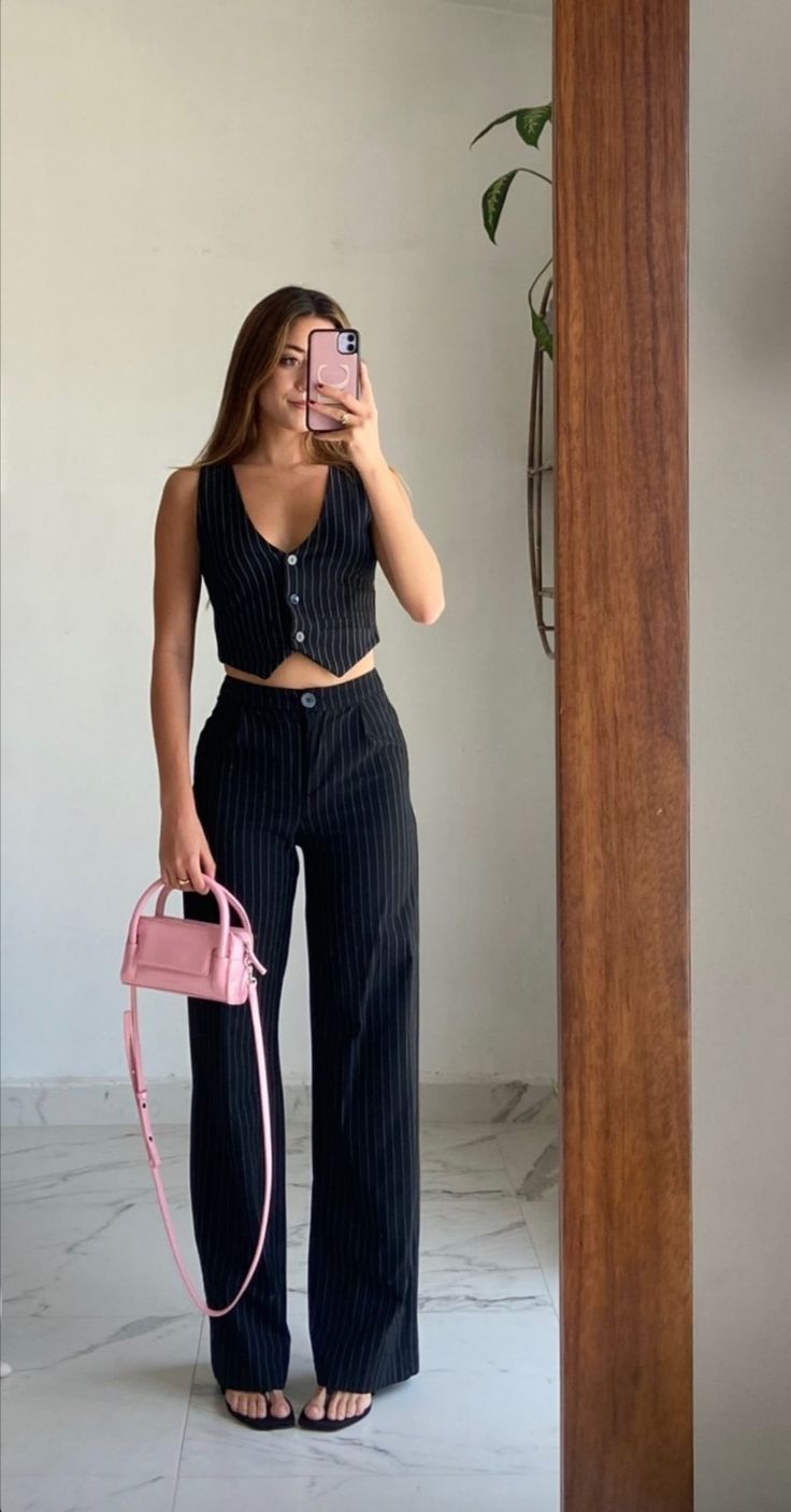 Outfits For Small Torso, Podcasts Aesthetic, Italy Abroad, 30s Outfits, Corporate Core, Feminine Fits, Outfit Formal Mujer, Shifting Outfits, Office Fits