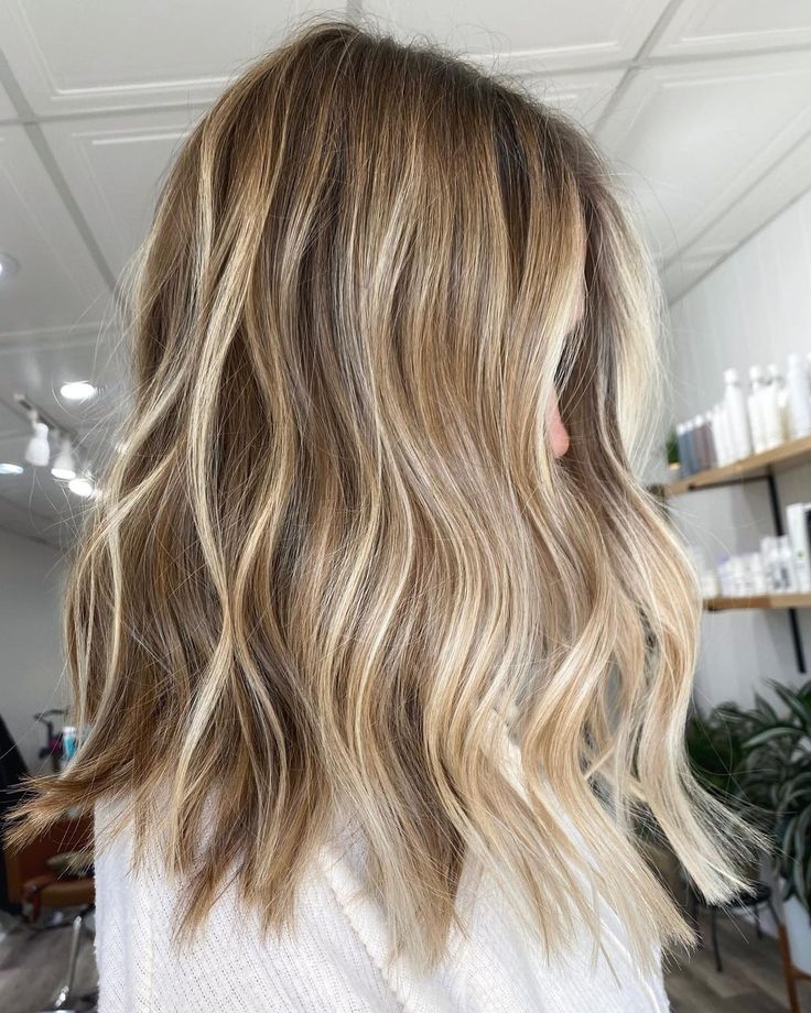 Beach Blonde Balayage, Beachy Blonde Hair, Beachy Blonde, Beach Blonde Hair, Beach Blonde, Brunette Hair With Highlights, Honey Blonde Hair, Blonde Hair Looks, Blonde Balayage