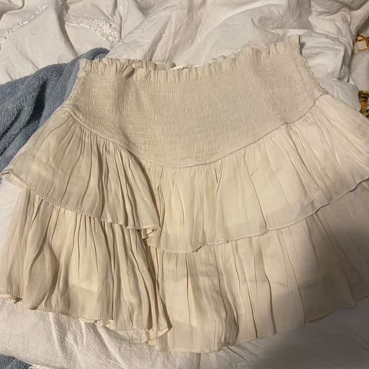 Nwt Cream Boutique Skirt Size Small Beige Tiered Skort For Spring, Chic Flowy Mini Skirt For Day Out, Flowy Beige Skirt For A Day Out, Beige Flowy Skort For Spring, Chic Flared Skort For Vacation, Beige Tiered Skirt For Brunch, Chic Flowy Mini Skirt, Flowy High-waist Mini Skirt For Brunch, Fitted Cream Skirt For Vacation