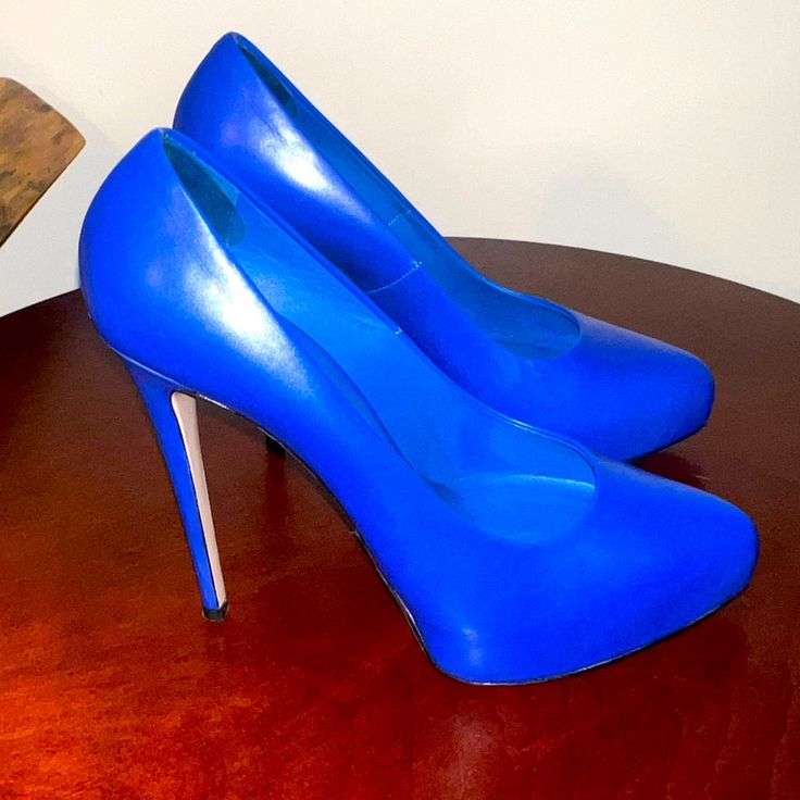 Le Silla. Royal Blue Pump. Spike Heel, Soft Leather. Size 39 In Italy And Size 8 In Us, Runs True To Size. No Size Of Wearing On The Top At All! Royal Blue Pumps, Le Silla Shoes, Blue Pumps, Spike Heels, On The Top, Shoes Women Heels, Soft Leather, Royal Blue, The Top