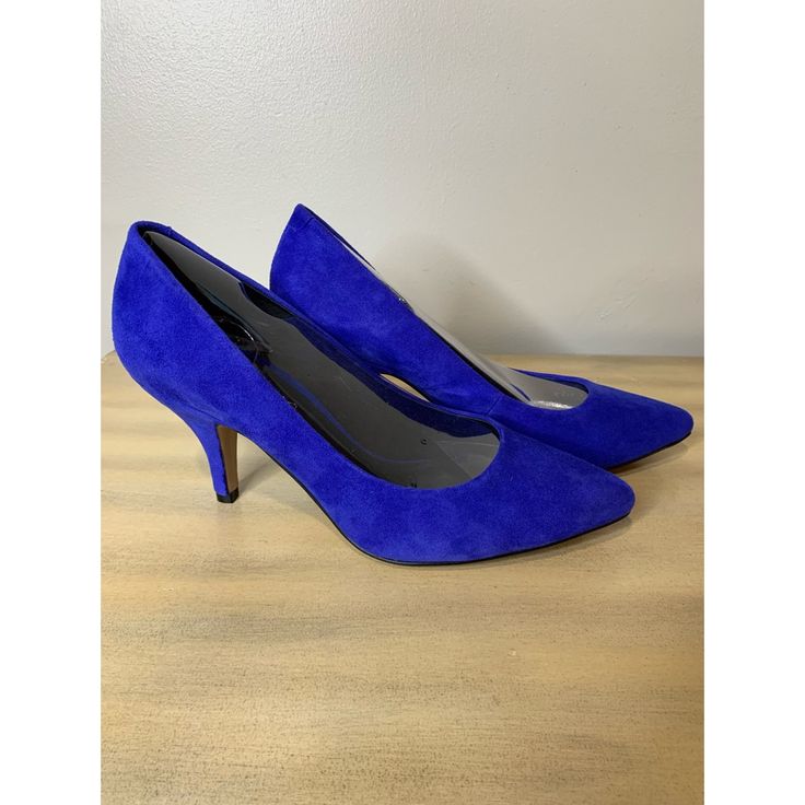 Nwt Aldo Bonomi Royal Blue Womens Shoes Heels Sz 8.5 39 Suede Leather Fitted Blue Low Heel Heels, Blue Court Shoes With Medium Width And Round Toe, Chic Blue Court Shoes With Round Toe, Blue Closed Toe Court Shoes With Padded Heel, Blue Padded Heel Court Shoes, Blue Pointed Toe Court Shoes For Office, Blue Pointed Toe Heels With Medium Width, Blue Heels With Pointed Toe Medium Width, Blue Heels With Pointed Toe And Medium Width