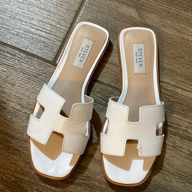 New Never Used Steve Madden White Sandals.Size 5.5 Platform Sandals Steve Madden, Tan Cushioned Sandals For Summer, Tan Flat Sandals For Spring, Summer Tan Closed Toe Sandals, Flat Tan Sandals For Spring, Summer Tan Closed-toe Sandals, Tan Sandals For Spring Beach Outings, Tan Sandals For Beach In Spring, Spring Beach Tan Sandals