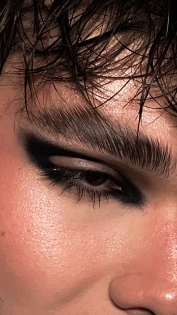 Male Runway Makeup, Dramatic Black Makeup, Black Eye Makeup Men, Dark Male Makeup, Mens Eyeshadow, Black Makeup Man, Men’s Eye Makeup, Goth Makeup Masculine, Black Men Makeup