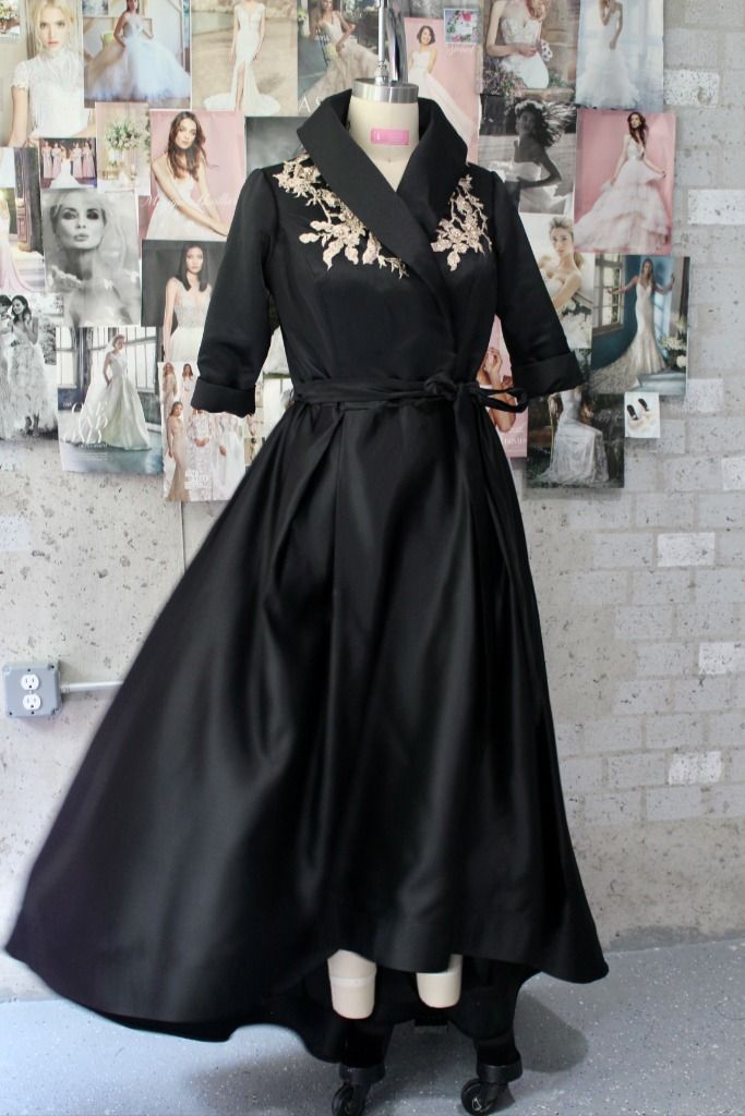 This stunning black satin mother of the bride/groom gown is an elegant and timeless choice for any special occasion. Crafted from a luxurious black satin fabric and finished with a beautiful gold applique, this gown is the perfect way to make a sophisticated statement. The sleek silhouette and subtle yet stunning details make this the perfect choice for the mother of the bride or groom.
Size 14 Fitted Black Evening Dress For Wedding Guest, Elegant Black Evening Dress For Wedding Guest, Elegant Embroidered Gown For Mother Of The Bride, Elegant Satin Gown For Mother Of The Bride, Elegant Embellished Satin Mother Of The Bride Dress, Elegant Embroidered Mother Of The Bride Dress For Wedding, Embroidered Satin Party Gown, Embroidered Satin Evening Dresses, Black Fitted Dress For Mother Of The Bride