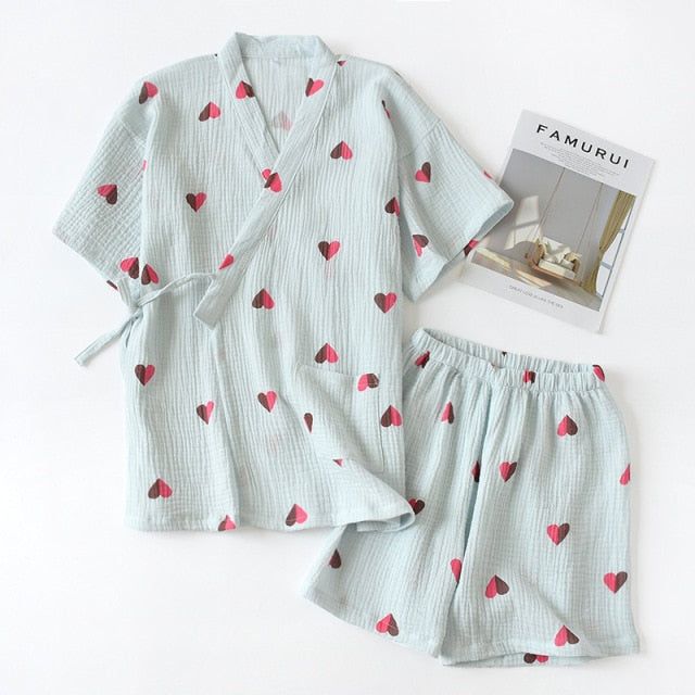 The Dreamy Vintage Set Original Pajamas is the perfect set for a romantic but soft look to have at home. We are passionate about fabric and textile materials and have thus created the best, most comfortable yet practical line of pajamas. This loungewear is all you need to help relax at home. They are soft and easy to touch which projects versatility and effortless grace in every step you take. Made to make you feel good, each of our Original Pajamas is an expression of our love for self-care, pr Lounging Outfit, Dynasty Outfits, Pajamas Comfy, Casual Evening, Double Gauze, Green And Red, Color Shorts, Cushion Fabric, Blue Heart