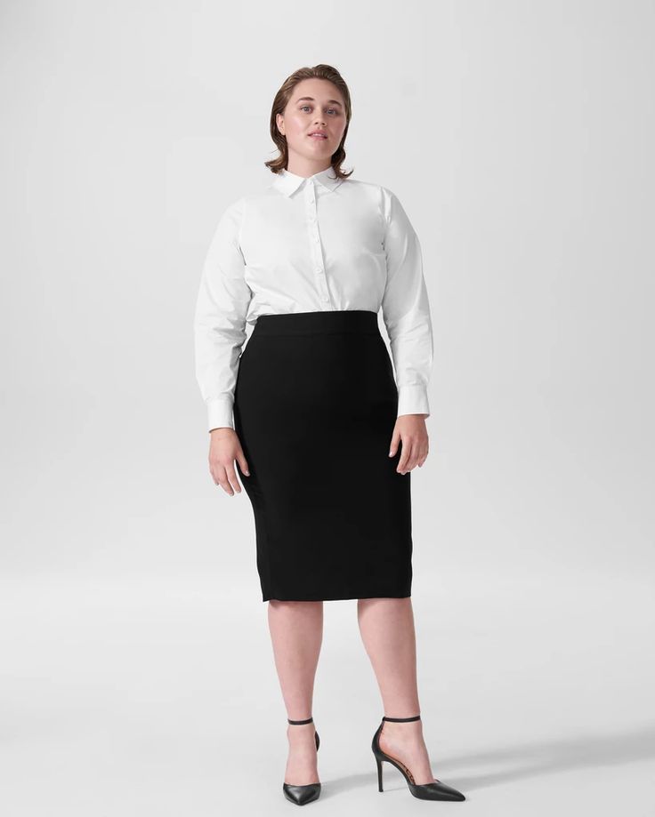 SHOP THE FULL SUITING COLLECTION Meet Lynn - a classic midi-length pencil skirt in a luxe stretch twill with perfectly placed pockets. Simple and streamlined, this piece is a workwear staple that will work for the weekend. Sharp and sophisticated, the suiting skirt is the base for your new power outfit. Skirt has a zip Black Pencil Skirt Outfit, Power Outfit, Puffer Vest Fashion, Women Work Outfits, Pencil Skirt Work, Pencil Skirt Casual, Pencil Skirt Outfits, Universal Standard, Weekend Dresses