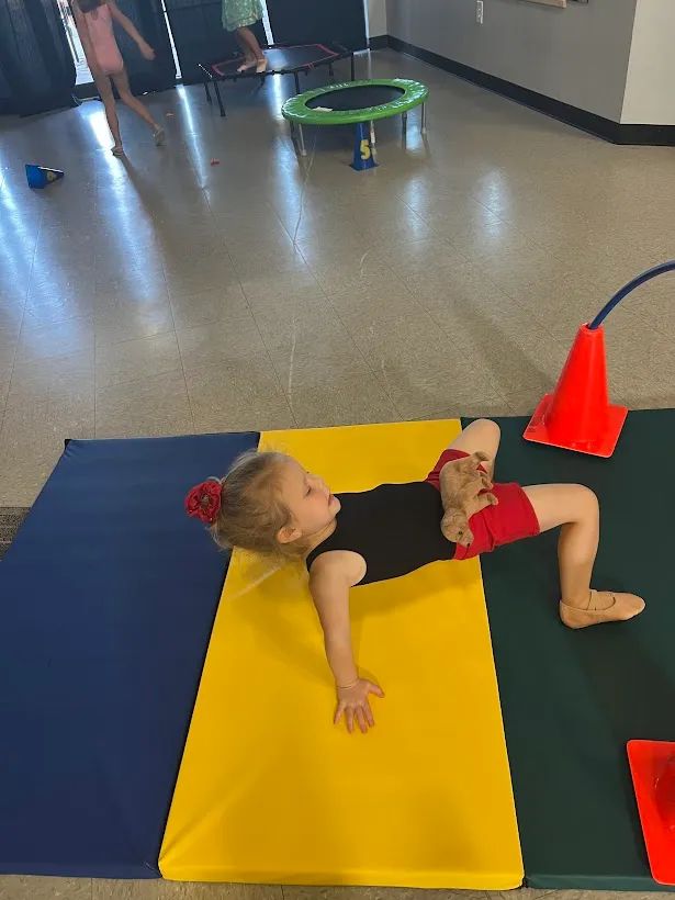 Preschool Gymnastics Games, Toddler Gymnastics Activities, Teaching Gymnastics, Preschool Gymnastics Lesson Plans, Toddler Gymnastics, Gymnastics Lessons, Preschool Gymnastics, Gymnastics For Beginners, Health Game