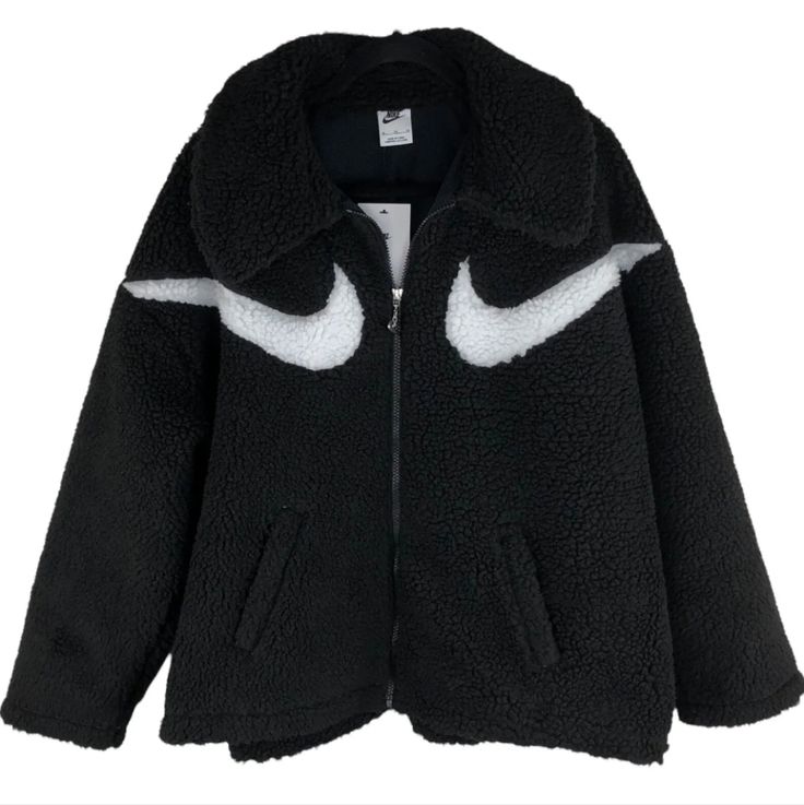 New With Tags Ptp 21" Cozy This Season In The Nike Sportswear Swoosh Jacket. Seriously Soft, Its High-Loft Fleece Promises To Keep You Comfy And Looking Great. A Roomy Fit And Mesh Lining Help You Move Without Distraction And Layer Comfortably. Super-Fluffy Fleece -Soft And Cozy, This High-Pile Fleece Locks In Warmth To Help Keep You Extra Comfortable In Colder Temps. Set-In Mirrored Swoosh -Sewn-In Fabric Swooshes Add Texture And An Authentic Nike Look. Moves With You -This Loose Fit Is Roomy T Nike Rain Jacket, Nike Looks, Nike Windbreaker Jacket, Windrunner Jacket, Windbreaker Jacket Women, Team Jackets, Nike High, Nike Fleece, Nike Zip Up