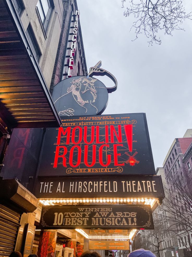 people are standing outside the moulin rock theater