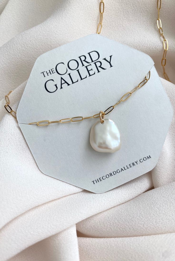 Add a fun twist to the pearl necklace with these stunning minimalist pieces. Features a genuine, Freshwater Pearl that is adorned on your choice of chain. Each pearl will be similar but totally unique as they are all natural. Chain Style Options:Gold Filled Link ChainGold Filled Box ChainGold Filled Figaro ChainGold Filled Rectangle ChainLength Options:16 inches18 inches 20 inches22 inches24 inches Elegant Baroque Pearl Chain Necklace As Gift, Elegant Baroque Pearl Chain Necklace Gift, Modern White Necklaces With Pearl Charm, Modern White Necklace With Pearl Charm, Modern White Jewelry With Pearl Drop, Modern White Pearl Drop Jewelry, Modern Adjustable Pearl Jewelry, Adjustable Pearl Charm Jewelry As Gift, Minimalist Everyday Jewelry With Pearl Charm