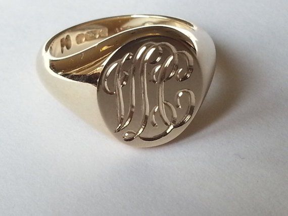 The Classic Oxford signet ring, 12.5mm x 10.5mm head, ideal for hand engraving, with your family crest or monogram. This ring is suitable for ladies and the more slender Gent. Would not suggest this ring for finger sizes above a P (7.5 US size) solid ring throughout and fully hallmarked with British Oval Signet Ring, Family Crest Rings, Ring Engraving, Family Rings, Monogram Ring, Signet Rings, Gold Signet Ring, Man Fashion, Skull Ring