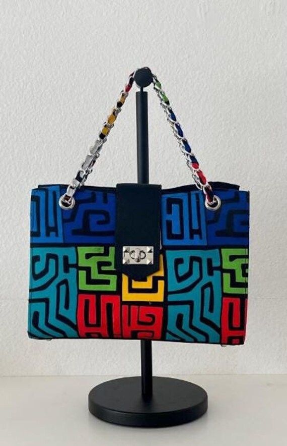 Ivie Handbag (White/Black)| Ankara Bag| Gifts For Her| Gifts For Mom| Ankara Fabric Bag| Customised Bag|Women Shoulder bag| Handbag The bag... A true companion of the woman Introducing our Ivie handbag The Ivie handbag is made of a beautiful African print. It comes with an untarnished silver chain with woven material inside the chain. You are passionate about fashion and originality, we offer you this bag The Ivie bag is an ideal bag for all occasions. It is spacious enough to hold your daily es Modern Multicolor Top Handle Box Bag, Black Pouch Box Bag With Top Carry Handle, Black Square Box Bag, Black Square Box Bag For Daily Use, Trendy Black Top Handle Canvas Bag, Modern Multicolor Shoulder Box Bag, Black Square Box Bag With Detachable Handle, Black Rectangular Canvas Bag With Top Carry Handle, Black Square Box Bag With Handles