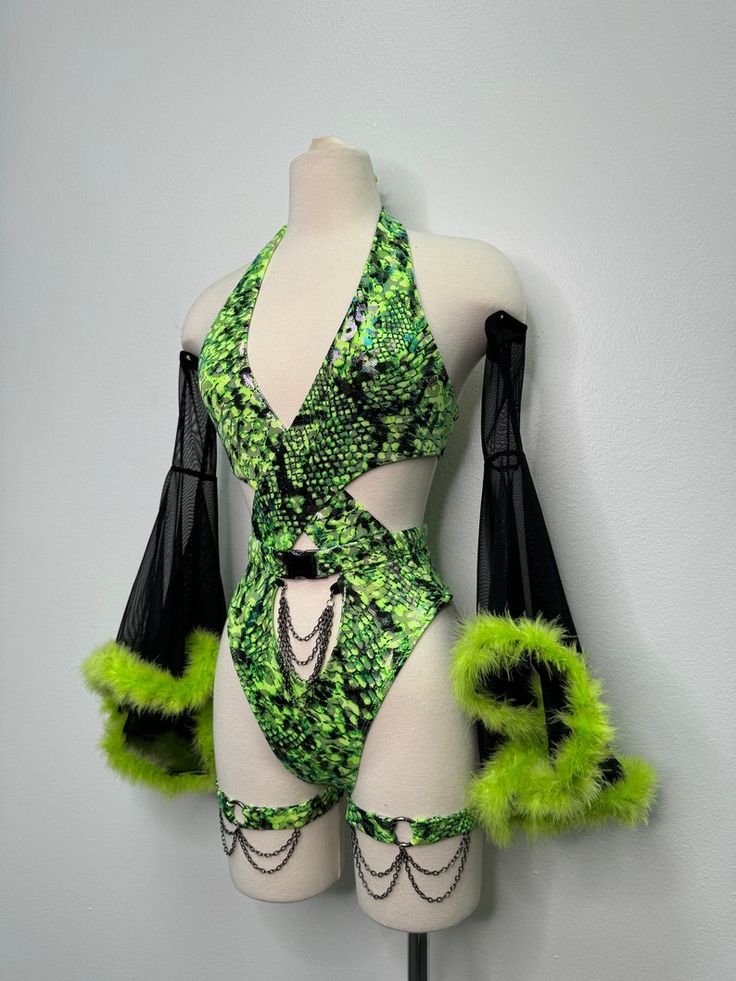 Pride Rave Outfit, Rave Outfits Green, Neon Green Rave Outfit, Alien Rave Outfit, Electric Outfit, Neon Rave Outfits, Rave Outfit Ideas, Drag Outfits, Rave Fit