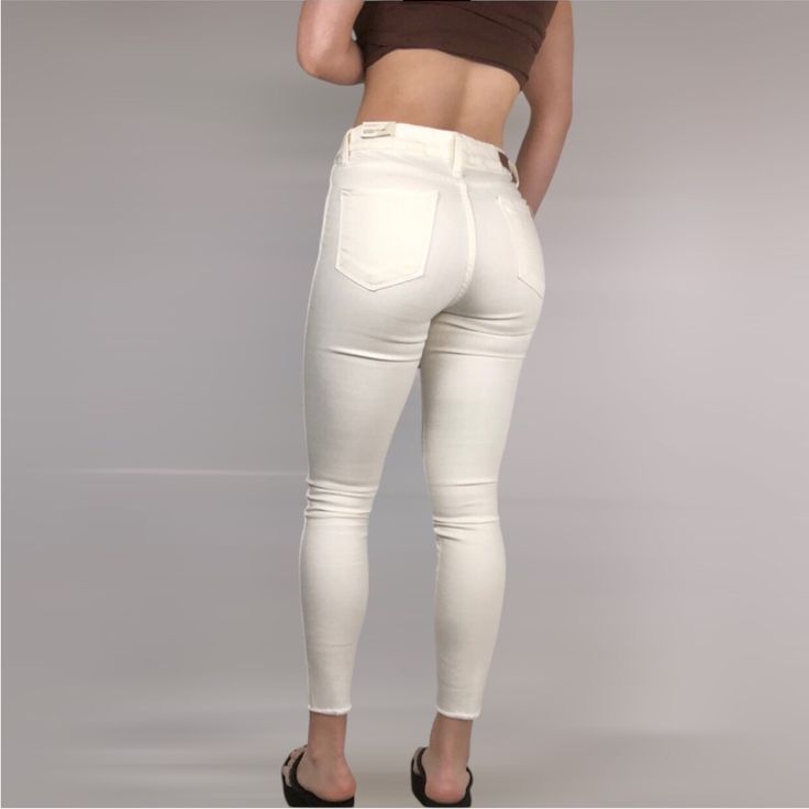 Brand New, No Flaws! Hit Refresh On White-Jeans Season In These High-Waisted, Snowy Skinnies Raw-Cut To Hit Right At The Ankle. High Waisted Raw Hem Stretchy Zip Fly With Button Closure Measurements: Inseam: 26” Waist: 14” Rise: 11” Hip: 17” Model Measurements: | Height 5’7” | Bra Size 34b | Waist 28” | Hips 36” Fitted Mid-rise Cream Jeans, Fitted Cream Jeans For Fall, Cream Mid-rise Jeans For Fall, Chic Fitted Cream Jeans, Chic Cream Fitted Jeans, High Rise Bottoms For Everyday Winter Wear, Trendy Fitted Cream Jeans, White Fitted Casual Jeggings, Cream Cropped Leg Fall Jeans