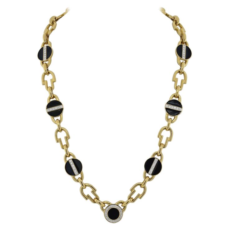 This estate David Webb 18k Yellow Gold chain exhibits the timeless allure of black enamel in jewelry. Black enamel is celebrated for its dark, moody, and bold character. It exudes confidence, mystery, and remarkable versatility in the emotions it elicits. This chain, measuring 26 inches in length, is crafted by David Webb in Platinum & 18K Yellow Gold. Its high-polish link design is adorned with striking black enameled discs, elegantly accentuated by round-cut diamonds. The smooth finish, black enamel, and diamonds create a captivating blend. The combination of yellow gold and black enamel is a harmonious balance of neutrality and boldness, making this jewelry piece effortlessly wearable with a wide range of outfits. It's a truly winning combination. Diamond Chain Necklace, David Webb, Gold Link, Enamel Necklaces, Jewelry Black, Gold Diamond Necklace, Diamond Chain, Royal Jewelry, Yellow Gold Chain