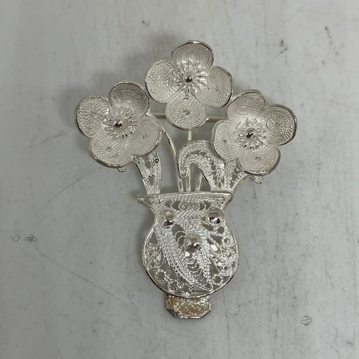 Vintage Filigree Pin 925 Sterling Silver Brooch
https://www.etsy.com/listing/1037853698/vintage-filigree-pin-925-sterling-silver Paw Ring, Vintage Jewelry Sets, Sterling Silver Brooch, Stone Inlay, Silver Brooch, Vintage Jewels, Vintage Pins, Etsy Jewelry, 925 Sterling Silver Earrings