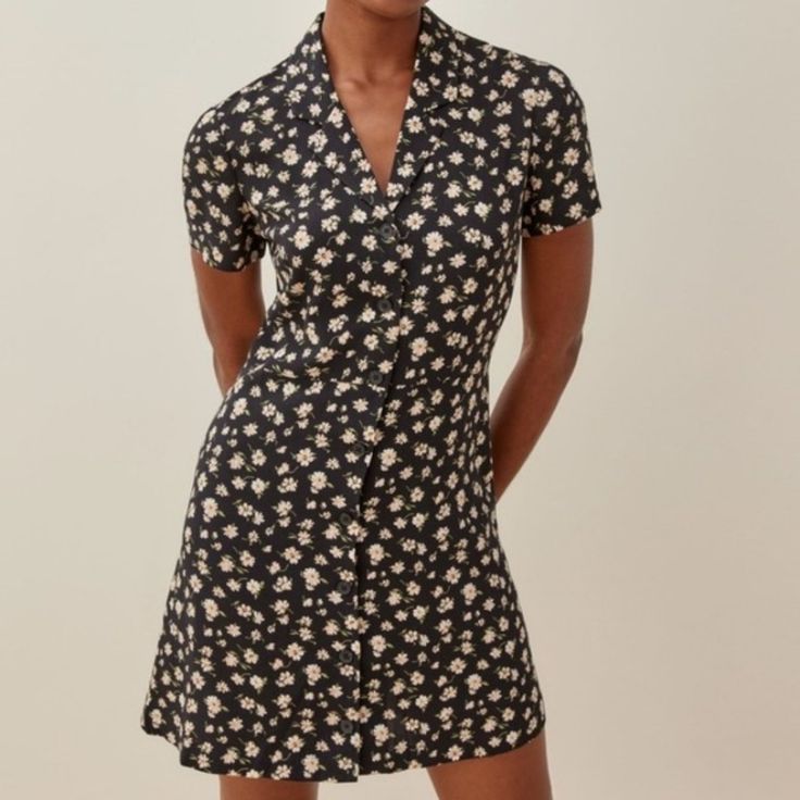 Hilde Dress In Haley Print. Sold Out Online. Tags Still On. Fitted Black V-neck Shirt Dress, Fitted A-line Shirt Dress For Casual Wear, Chic Fitted V-neck Shirt Dress, Floral Print Mini Dress For Work, Fitted V-neck Shirt Dress For Summer, Black Collared Summer Dress, Floral Print V-neck Mini Dress For Work, Fitted Floral Print Shirt Dress, Floral V-neck Mini Dress For Workwear