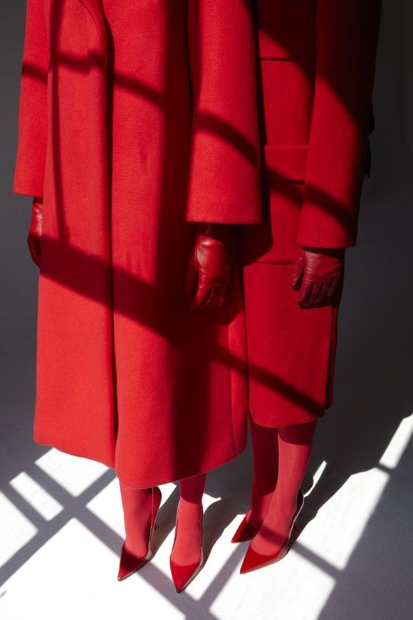 Women In Red, Red Coats, Viviane Sassen, British Journal Of Photography, Mode Editorials, Ellen Von Unwerth, Studio Foto, Simply Red, Annie Leibovitz