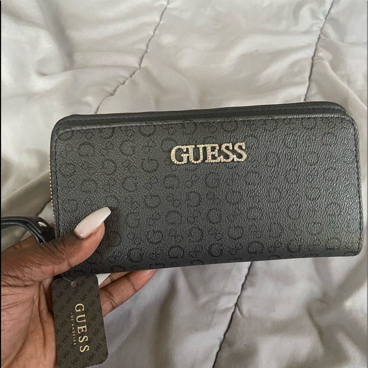 Guess Wallet Gray Bags With Card Slots For Daily Use, Gray Wallets With Zipper Closure For Everyday Use, Designer Wallets For Women, Guess Wallet, Guess Bag, Dream Gift, Guess Bags, Wardrobe Inspiration, Large Wallet