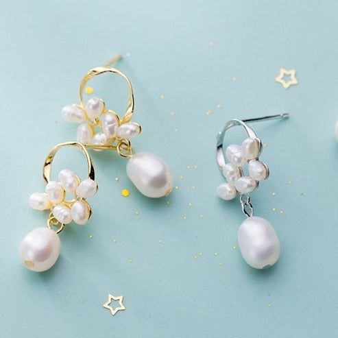 An elegant pair of floral pearl earrings features a baroque pearl dangle tear drop on dainty stud earrings, comes in gold or silver color. These elegant pearl drop earrings are perfect wedding jewelry gift, simple bridal earrings, or everyday earrings gift for your love one. Materials are solid 925 sterling silver with gold plate or platinum plate and pearls. *Pearls are natural so shape and size maybe vary a little bit. Jewelry Care: See more information about how to care for your jewelry here. Simple Bridal Earrings, Rabbit Earrings, Dainty Studs, Heart Dangle Earrings, Fan Earrings, Pearl Hoop Earrings, Drop Dangle Earrings, Everyday Earrings, Floral Earrings